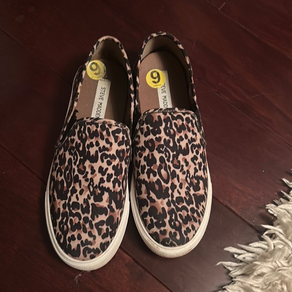 Steve Madden Shoes - Steve Madden slip on sneakers
